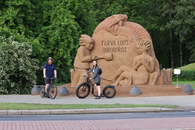 Tõukerattatuur Tõrva linnas ja loodusradadel. Tõrva Loits "Ouroboros".